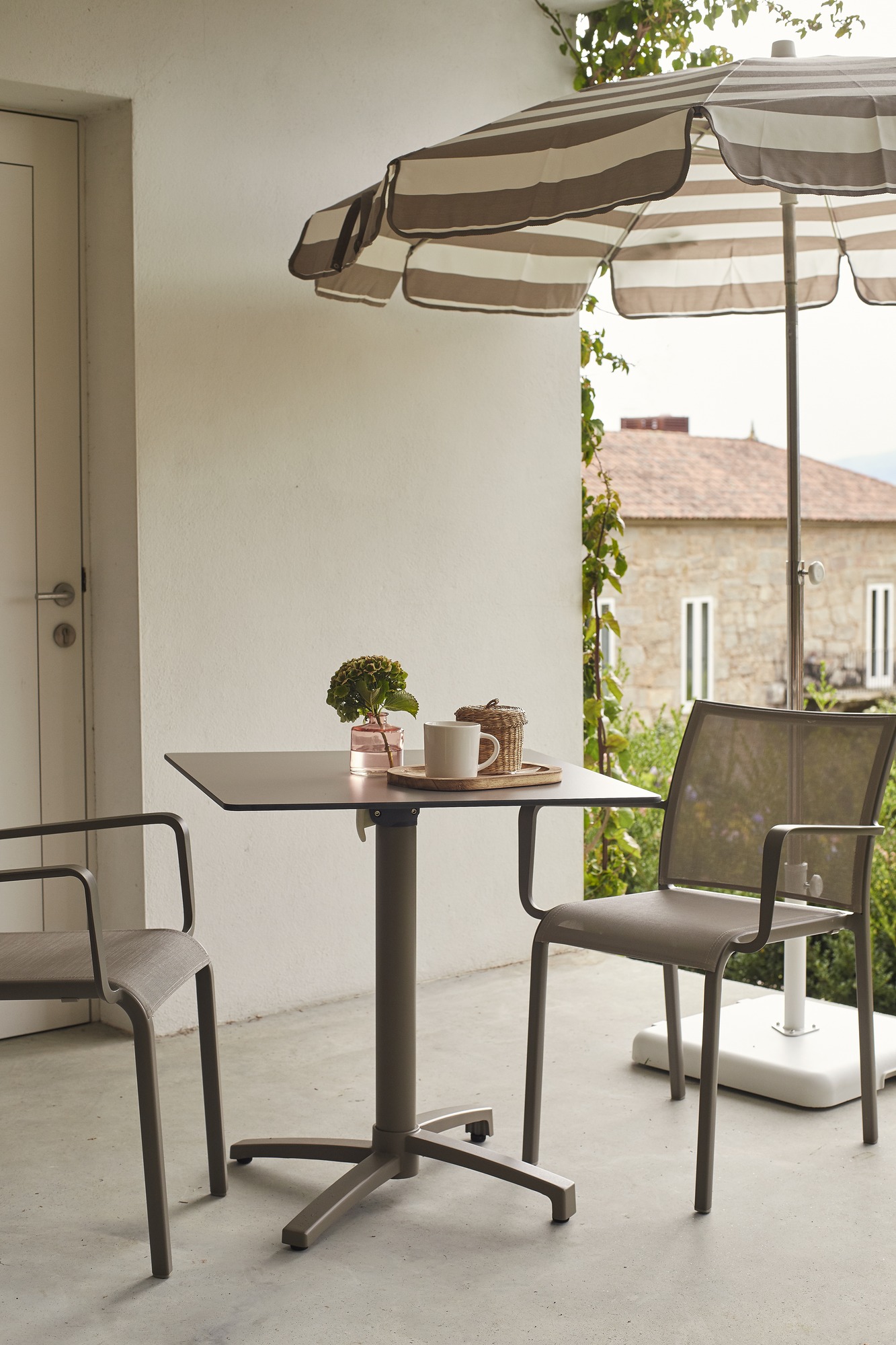 Ezpeleta Kos Table